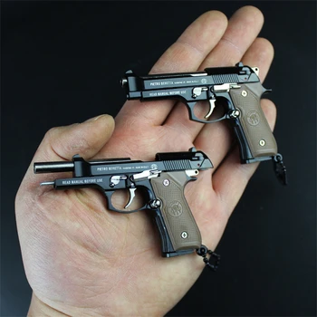 Metalni pištolj Minijaturni model Pištolj 1:3 Beretta 92F Privjesak Zanat Privjesak Muške i ženske Pokloni za Rođendan Pištolj Igračke, Rekvizite Odijelo